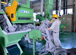 リサイクル繊維を利用した防音材の製造(東九州工場・静岡工場)